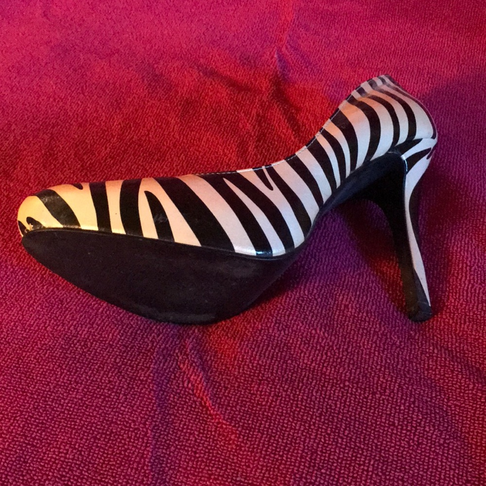 Zebra print pumps - Picture 2 of 4